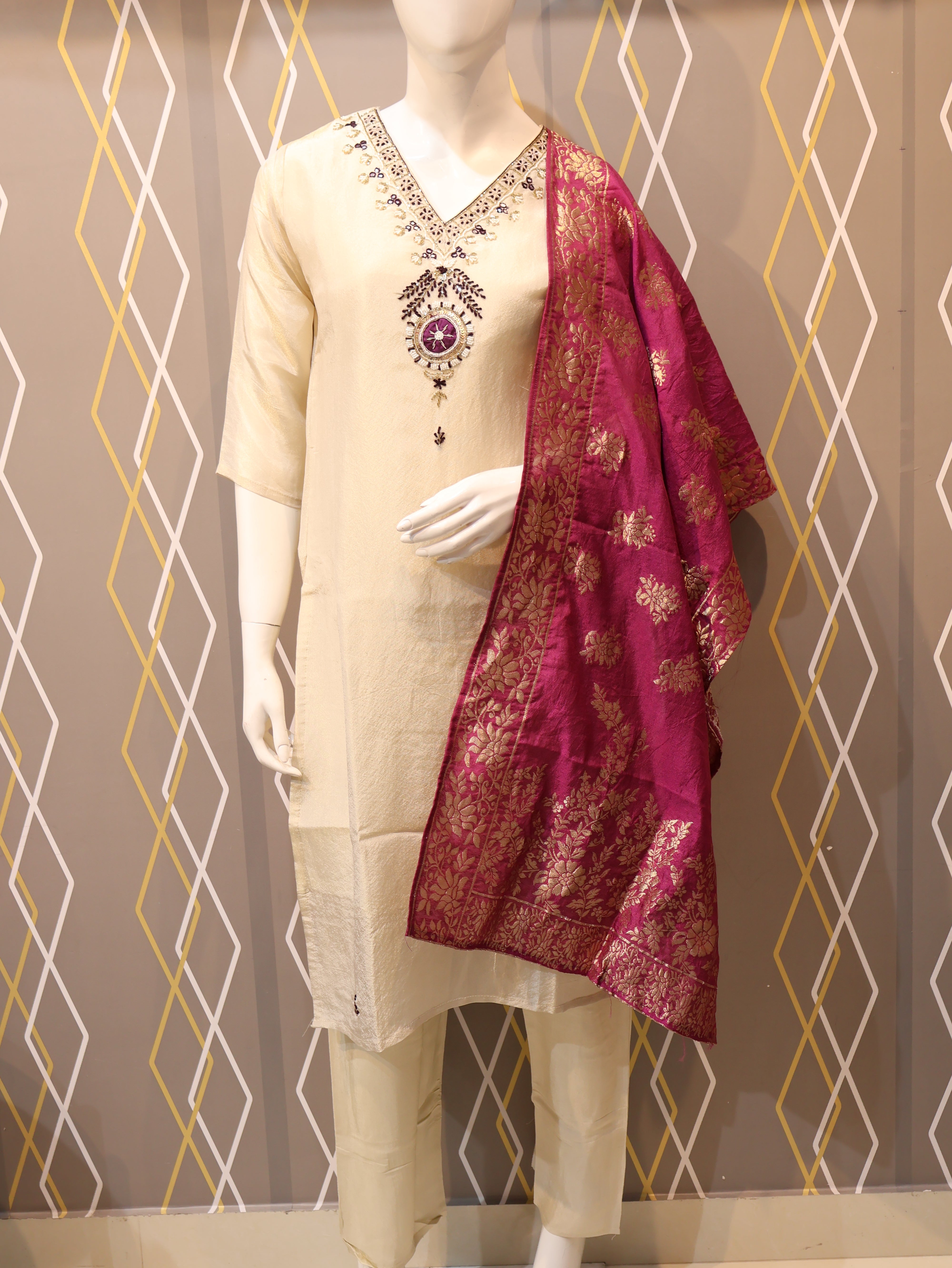 Translation missing: en.Designer Saree: Designer Saree