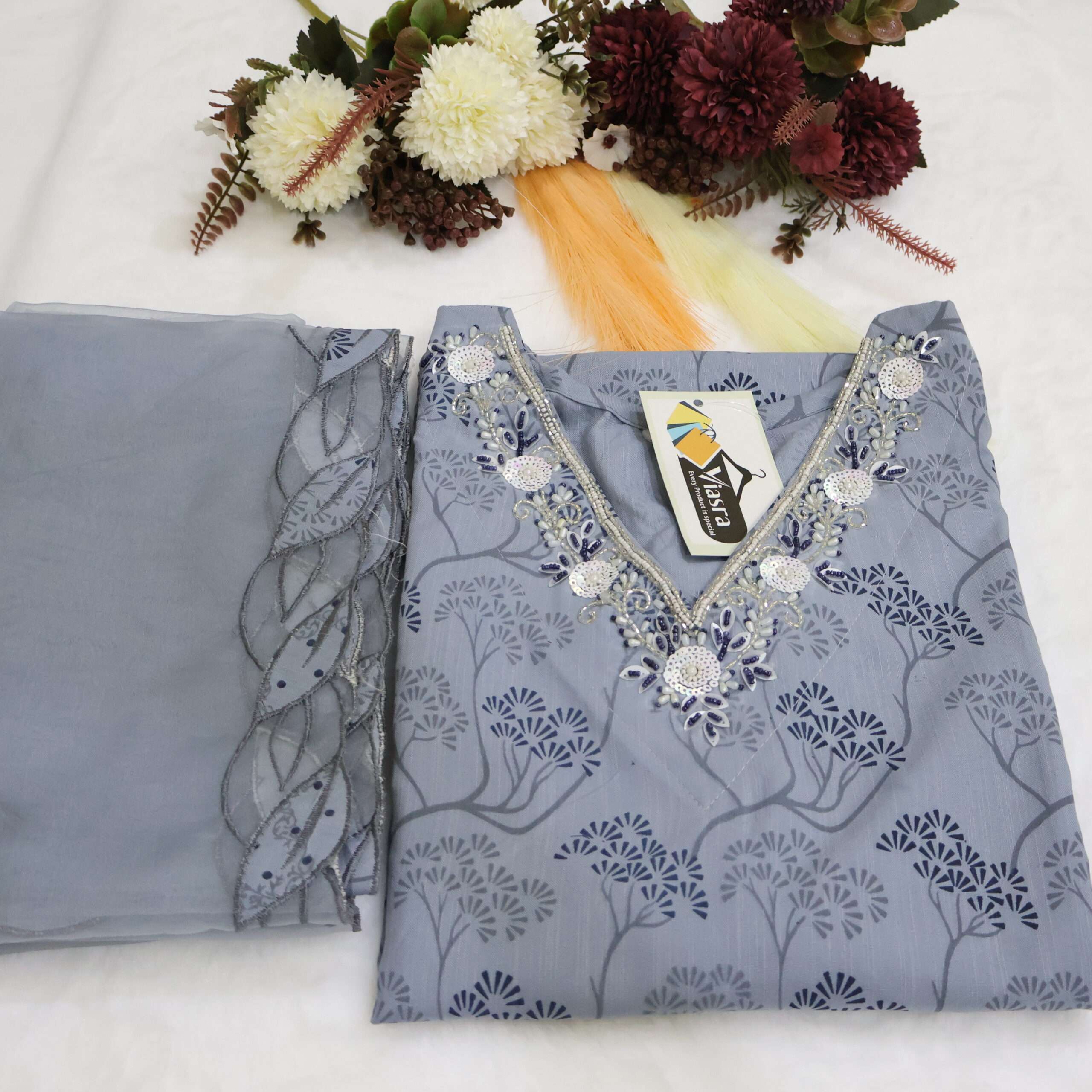 Kurta with Organza Dupatta & Appliqué Work