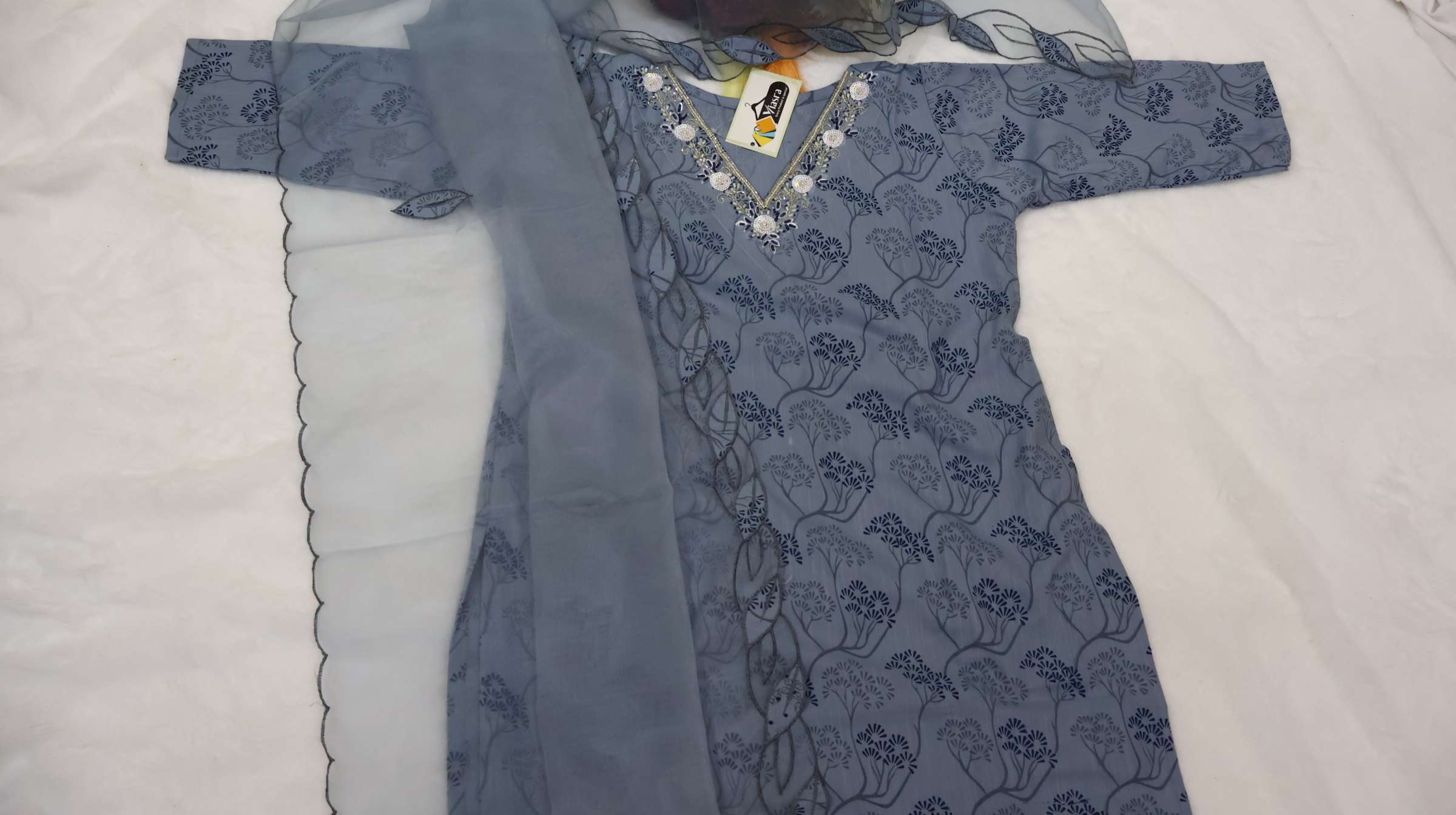 Kurta with Organza Dupatta & Appliqué Work