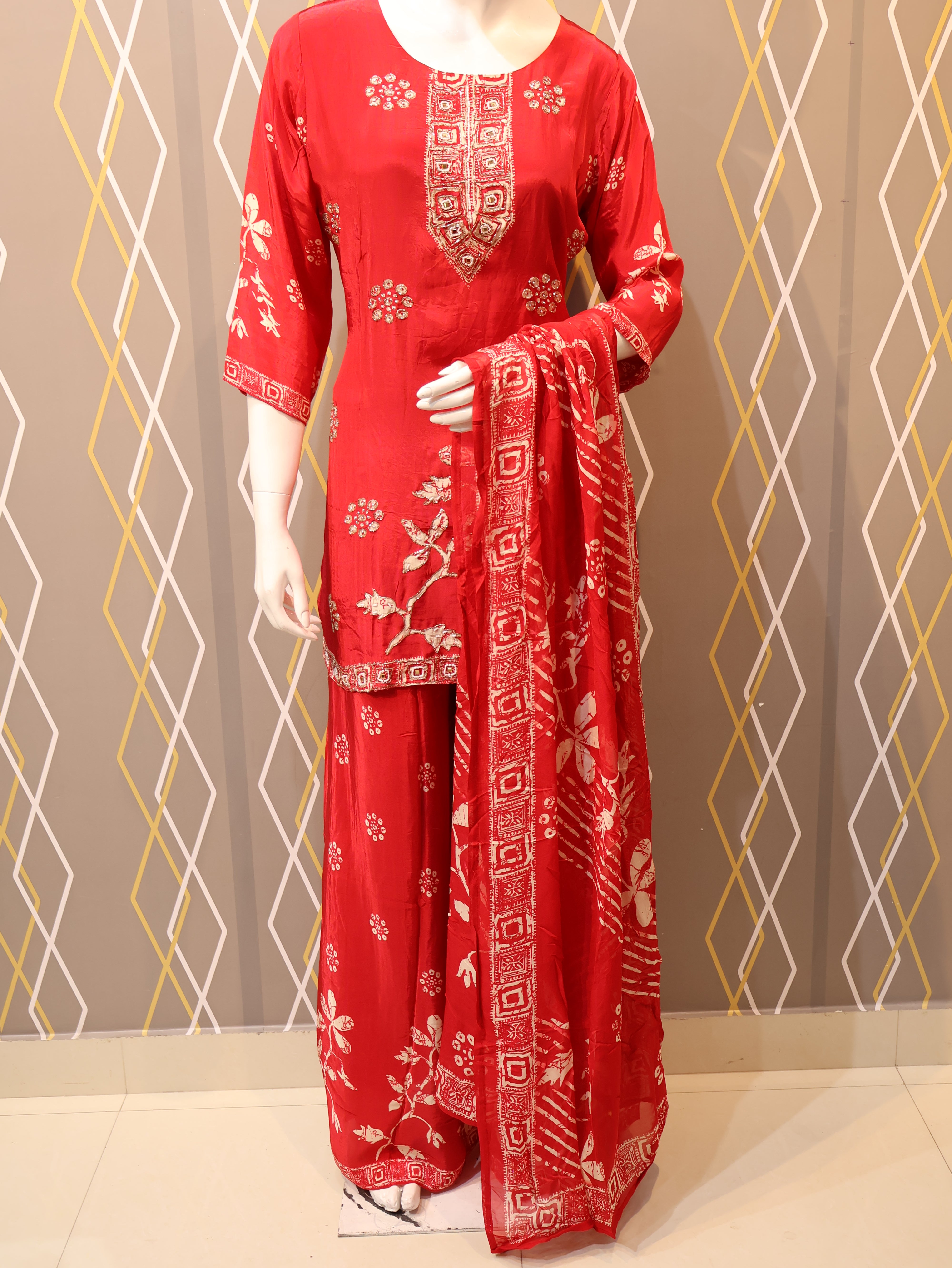 Red Natural Crepe Kurta Set with Floral & Bandhani Print