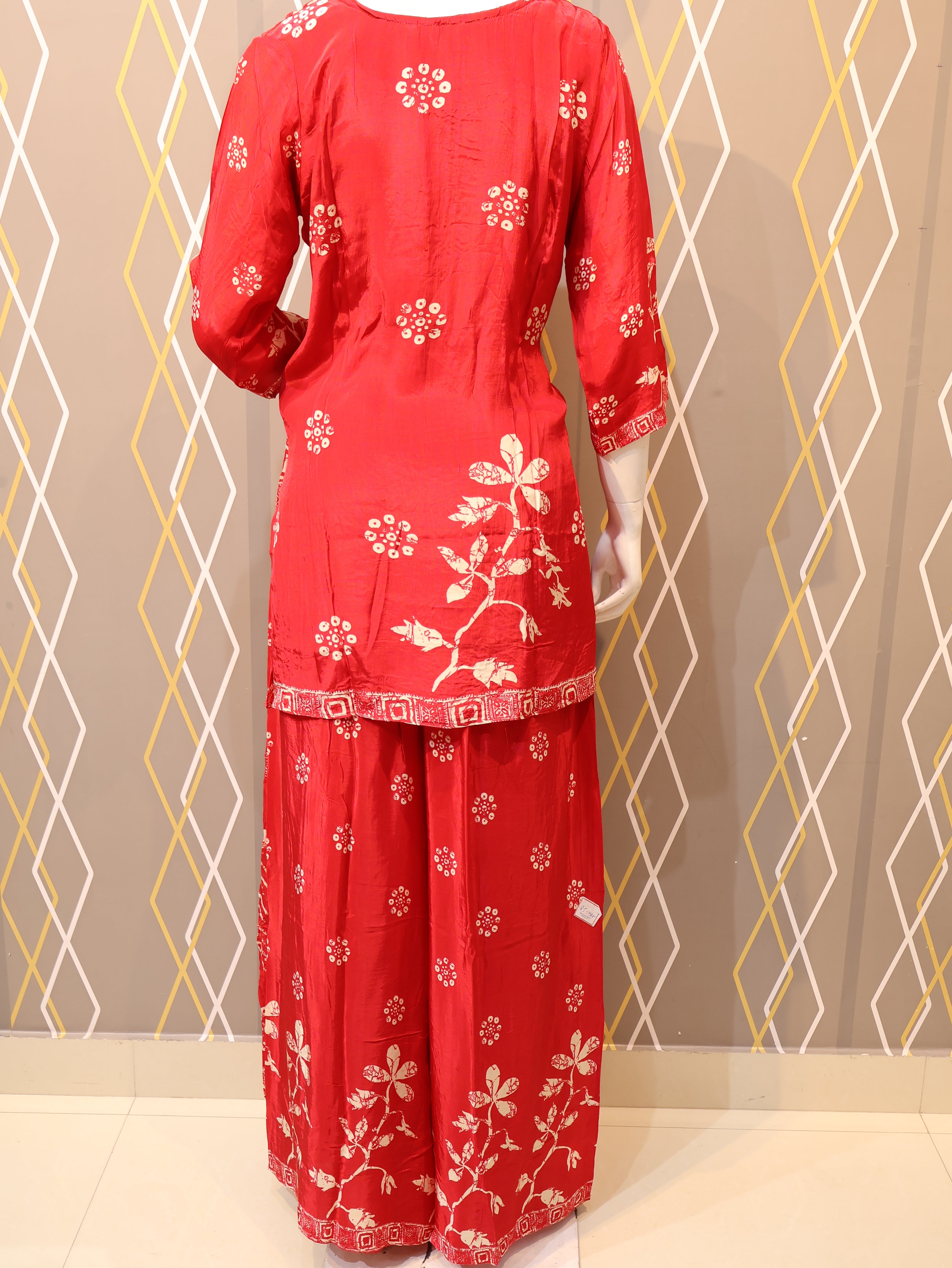 Red Natural Crepe Kurta Set with Floral & Bandhani Print