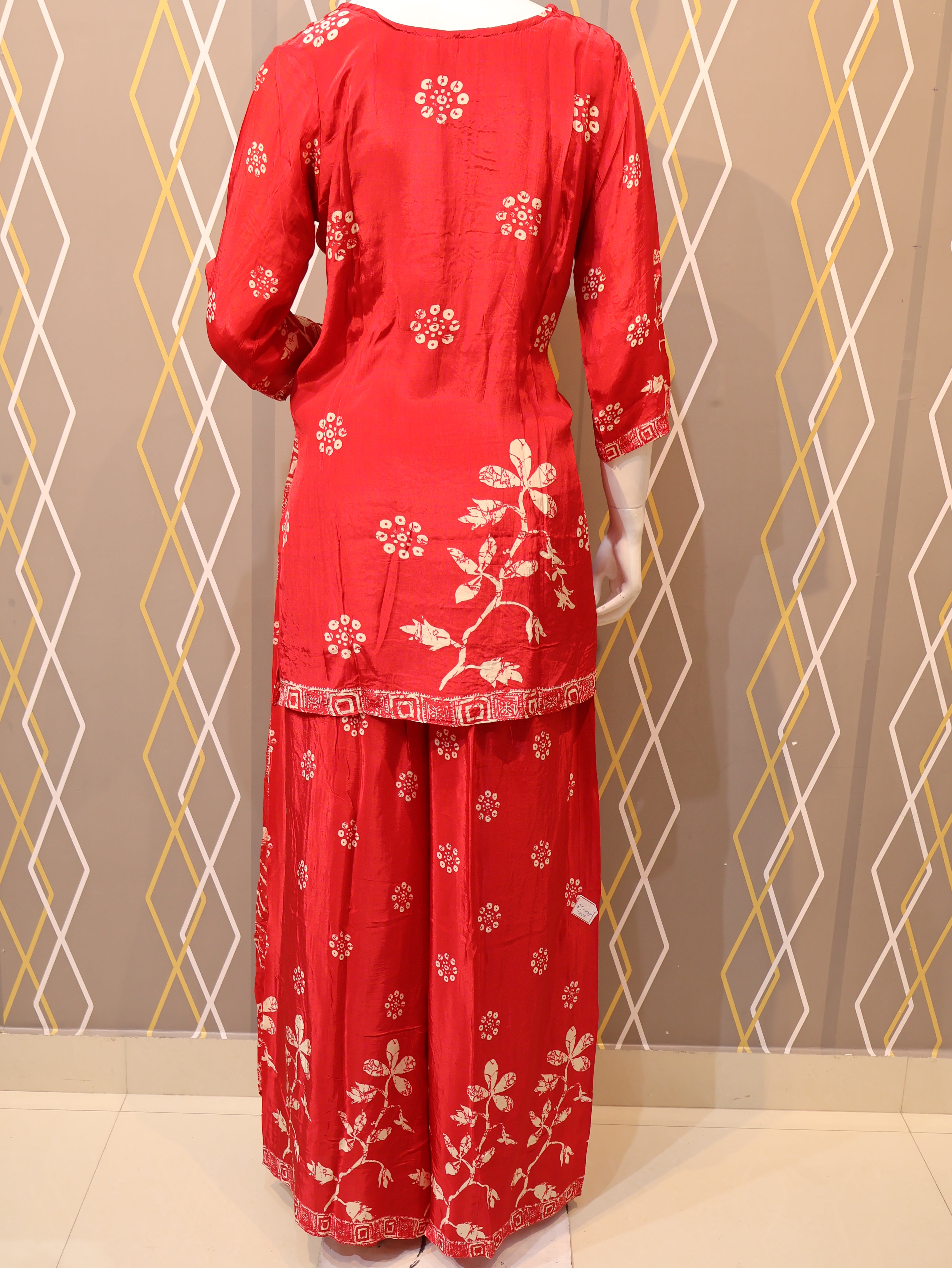 Red Natural Crepe Kurta Set with Floral & Bandhani Print